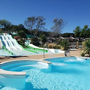 Mobil-home Confortable Et Bien Equipe Avec Piscines Et La A Pied , Fouesnant France